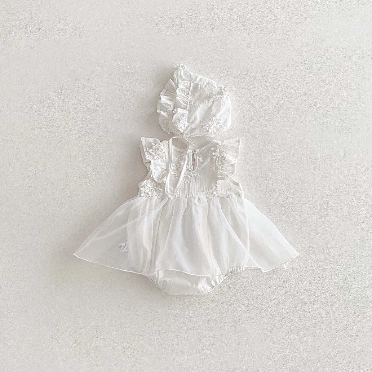 2026 0-2Y Baby Girl Clothes White Three-dimensional Floral Pattern Bodysuit for Toddler with Baby Cap 2PCS